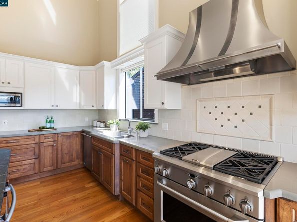 25 Watchwood Ct, Orinda CA 94563