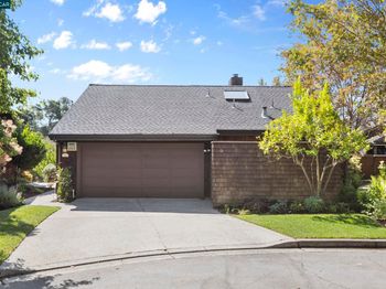 25 Watchwood Ct