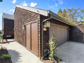 25 Watchwood Ct, Orinda CA 94563