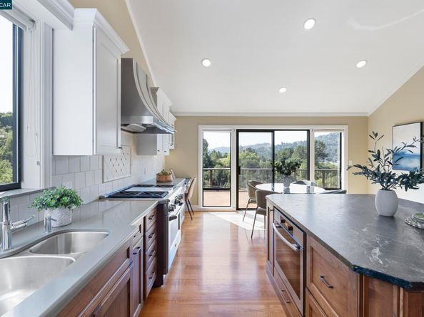 25 Watchwood Ct, Orinda CA 94563