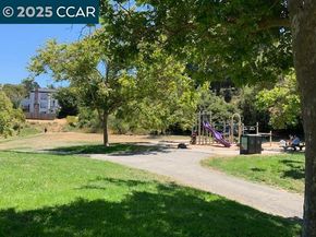 30 Greenview Lane, Richmond CA 94803