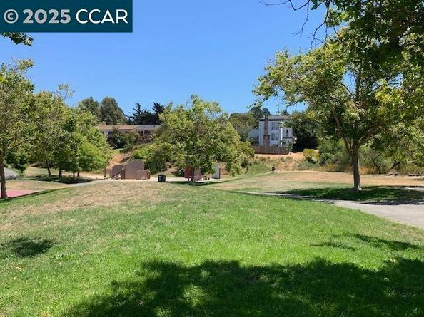 30 Greenview Lane, Richmond CA 94803