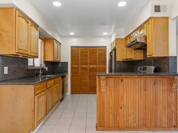 1573 Marina Ct A, San Mateo CA 94403