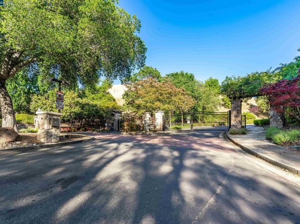 325 Beacon Ridge Ln, Walnut Creek CA 94597