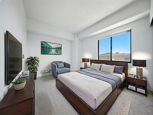 989 Webster 441, Oakland CA 94607