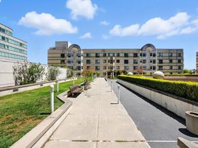 989 Webster 441, Oakland CA 94607