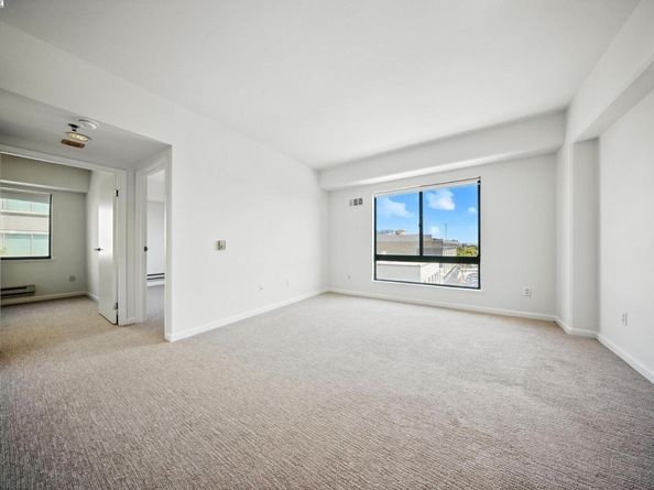 989 Webster 441, Oakland CA 94607
