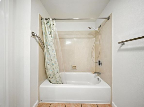 989 Webster 441, Oakland CA 94607