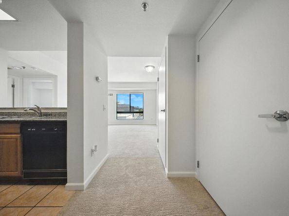 989 Webster 441, Oakland CA 94607