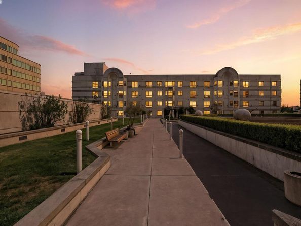 989 Webster 441, Oakland CA 94607