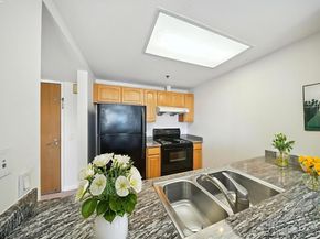 989 Webster 441, Oakland CA 94607