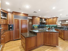 17 Holden Lane, Bayville NY 11709