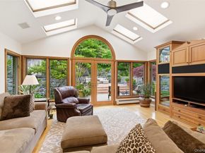 17 Holden Lane, Bayville NY 11709