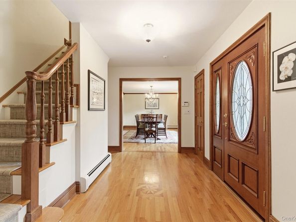 17 Holden Lane, Bayville NY 11709