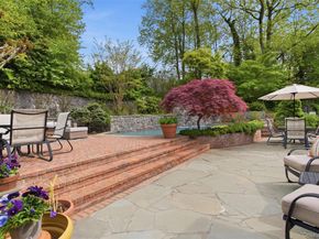 17 Holden Lane, Bayville NY 11709