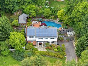 17 Holden Lane, Bayville NY 11709