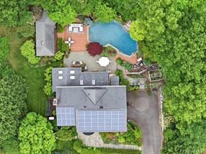 17 Holden Lane, Bayville NY 11709