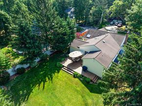 16 Lakecrest Lane, Ronkonkoma NY 11779