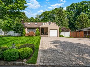16 Lakecrest Lane, Ronkonkoma NY 11779