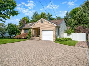 16 Lakecrest Lane, Ronkonkoma NY 11779