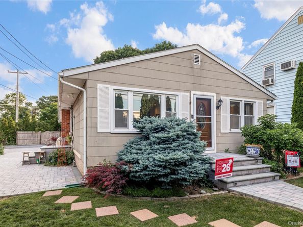 36 Richmond Street, Syosset NY 11791
