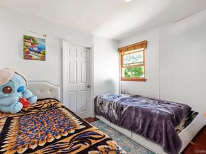 6722 211th Street, Oakland Gardens NY 11364