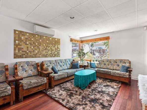 6722 211th Street, Oakland Gardens NY 11364