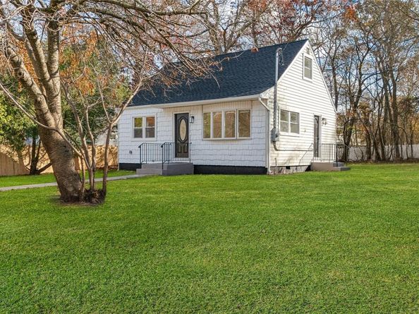 78 Carr Lane, Coram NY 11727