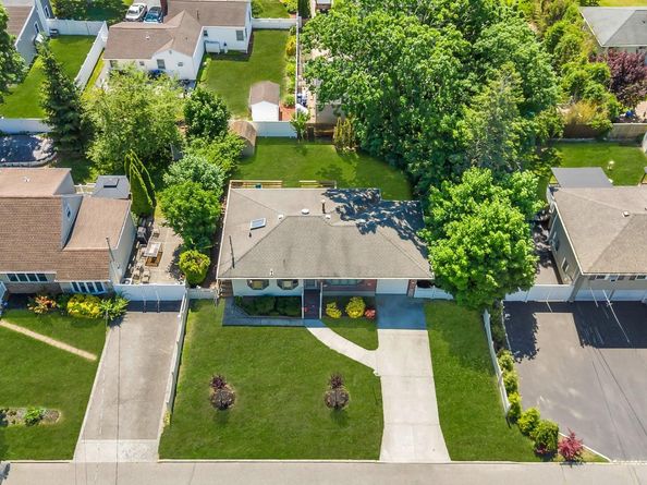 256 W 4th Street, Deer Park NY 11729