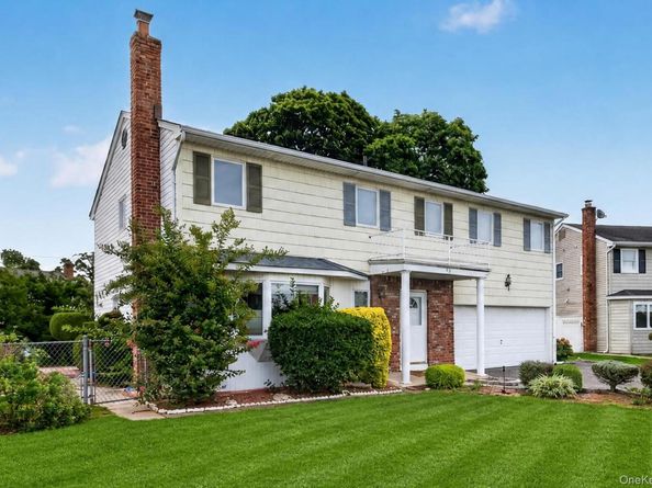 15 Country Court, Hicksville NY 11801
