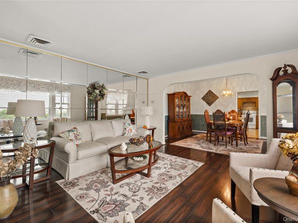388 S 2nd Street, Lindenhurst NY 11757