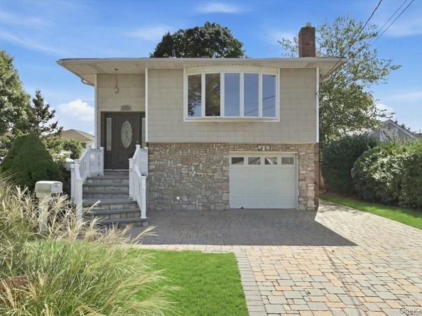 6 Adam Road W, Massapequa NY 11758