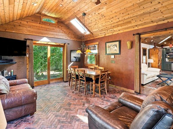 48 N Country Road, Shoreham NY 11786