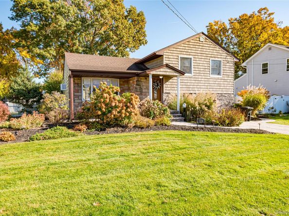 729 Tanglewood Road, West Islip NY 11795