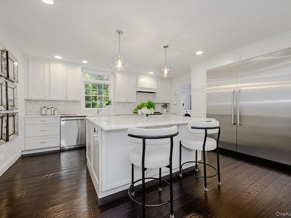 7 Polly Drive, Huntington NY 11743