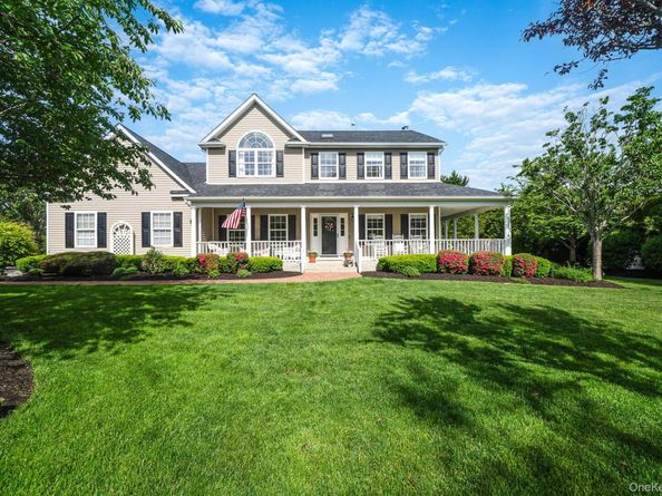 19 Sweetgum Lane, Miller Place NY 11764
