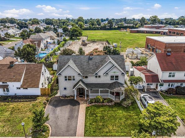 63 Kingfisher Road, Levittown NY 11756
