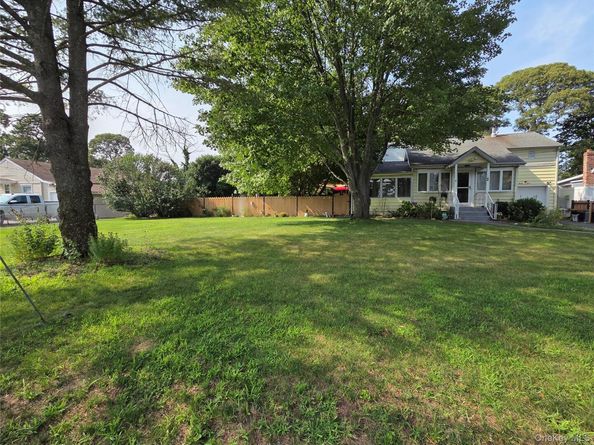 33 Elmwood Avenue, Selden NY 11784
