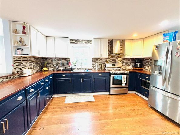 41 Carls Place 41, Riverhead NY 11901
