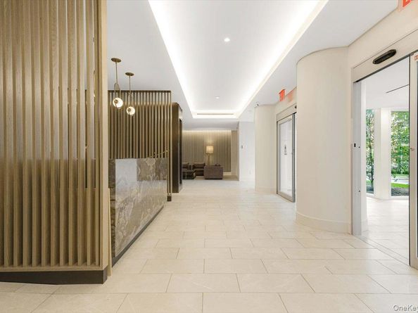 70-25 Yellowstone Boulevard 7X, Forest Hills NY 11375