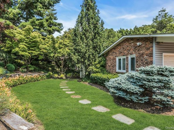 23 Highwood Road, East Norwich NY 11732