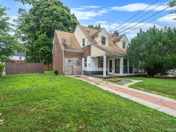 91 E Milton Street, Freeport NY 11520