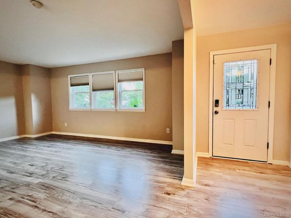 10 Summercress Lane, Coram NY 11727