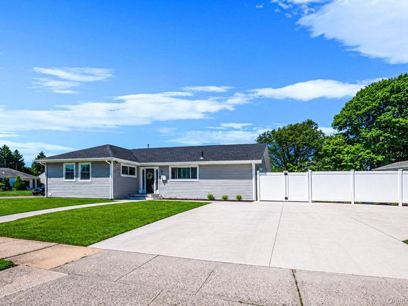 28 High Street, Farmingdale NY 11735