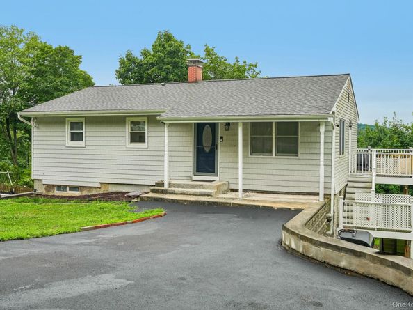 849 Warren Avenue, Thornwood NY 10594