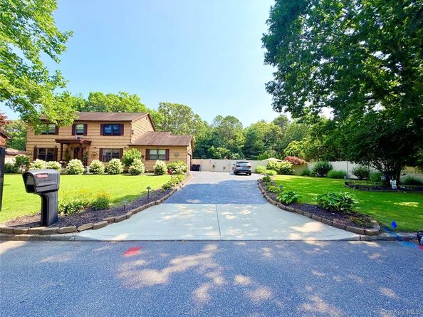 4 John Vincent Court, Centereach NY 11720