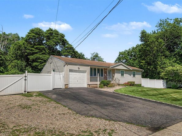 46 Oakland Avenue, Central Islip NY 11722