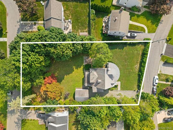 33 Deerfield Avenue, Eastchester NY 10709