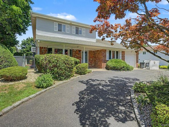 16 Cross Bow Lane, Commack NY 11725