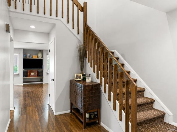 9 Pleasant Lane, Bay Shore NY 11706
